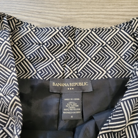 Banana Republic Factory Silk Gray Patterned Women's Skirt Size 4 - Picture 5 of 9